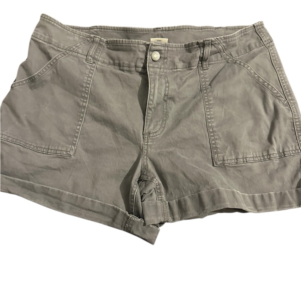 Magellan Outdoors Women's Tan Cargo Shorts